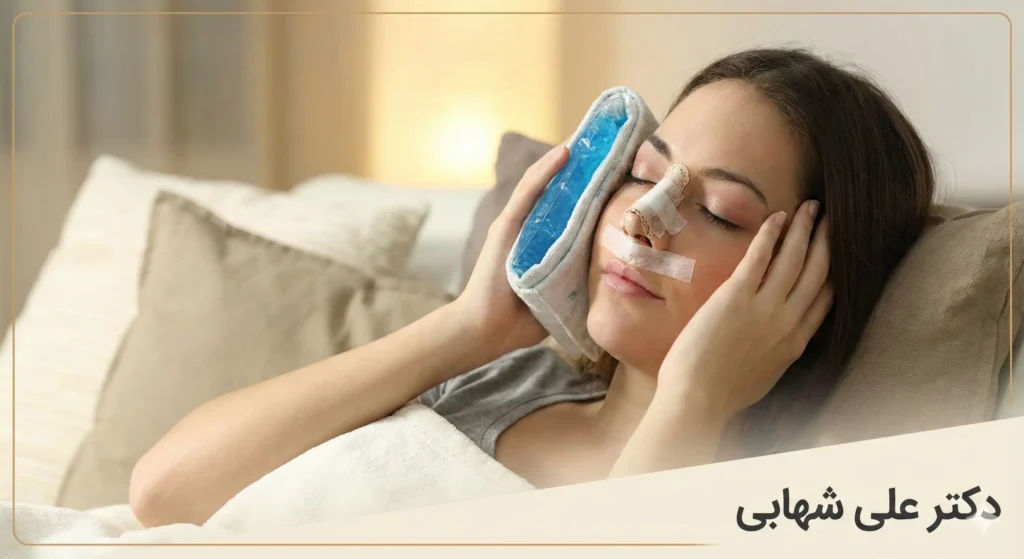 بیمار با چسب بینی در حال استفاده از کمپرس سرد دور چشم برای کاهش ورم در مراقبت‌های بعد از عمل بینی